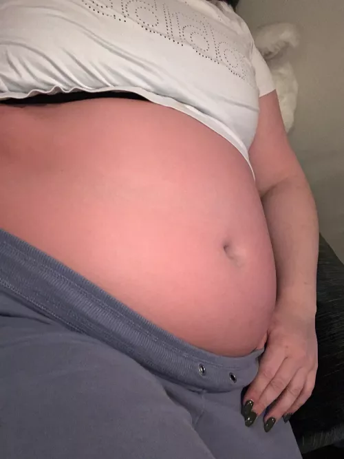 i need u to rub aloe on my poor burnt belly by bigbellyblonde