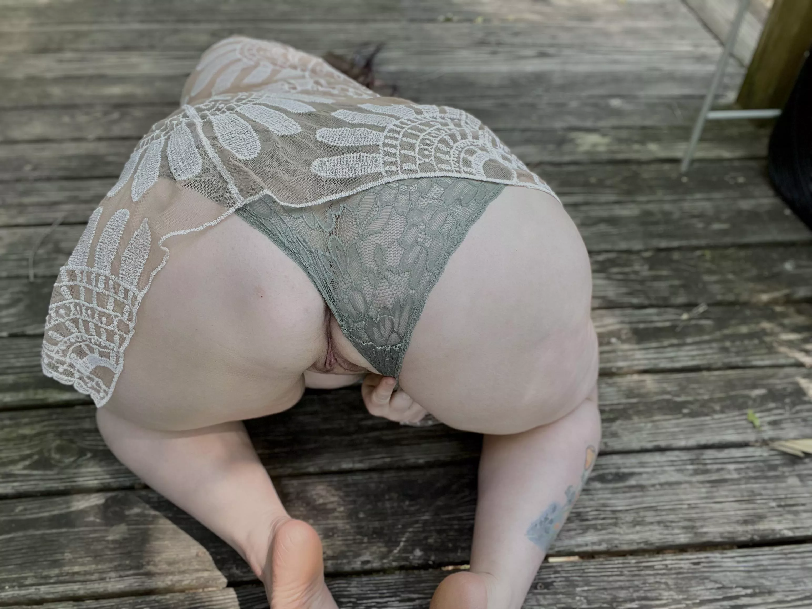 I neeed another pair of hands to hell me fill my holes outside! posted by kikikannibaloxo