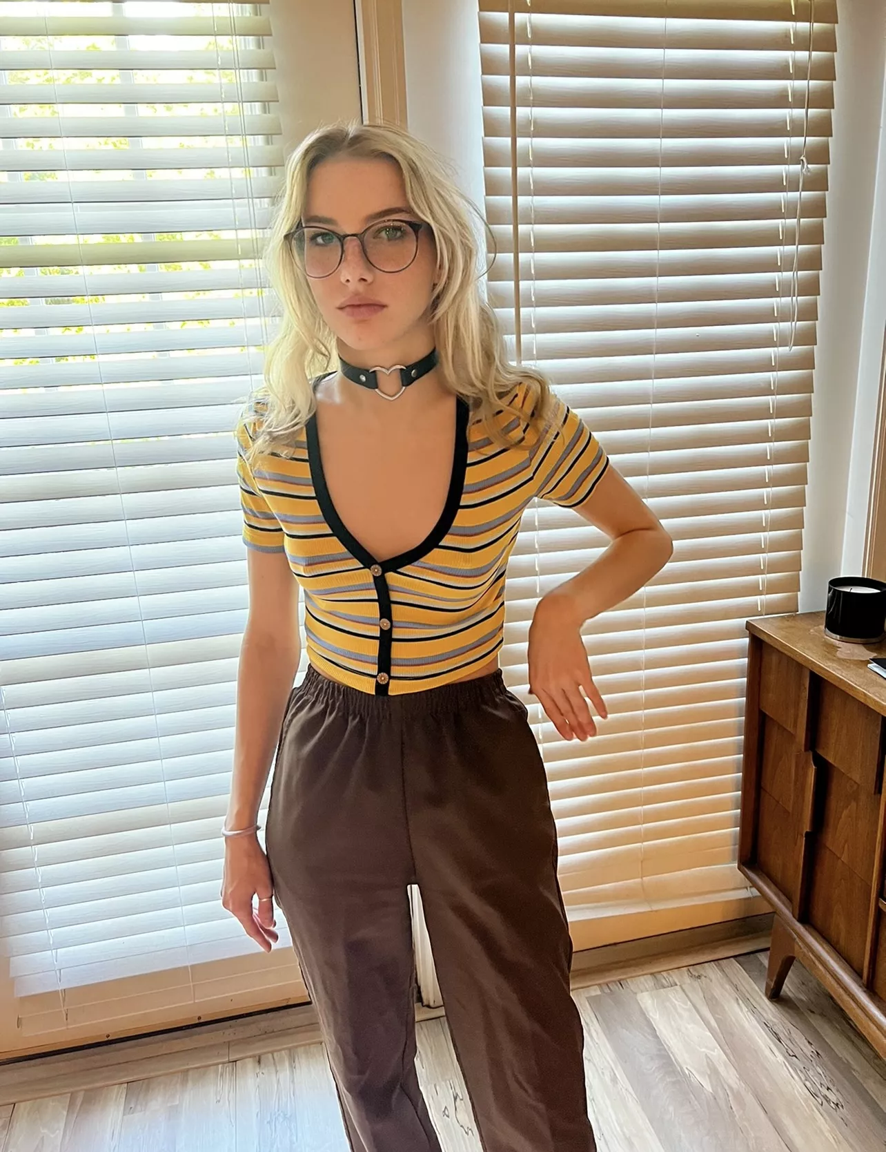 I never know what to do w my hands in pics lol (21f) posted by Kyliesfeettt