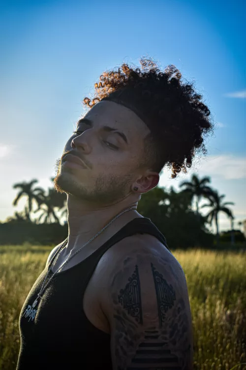 I never pick up my hair but I really like this pic by AnthonyPParis