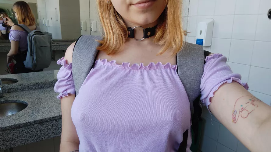 i never wear bra to college :3 by Lucynud3s