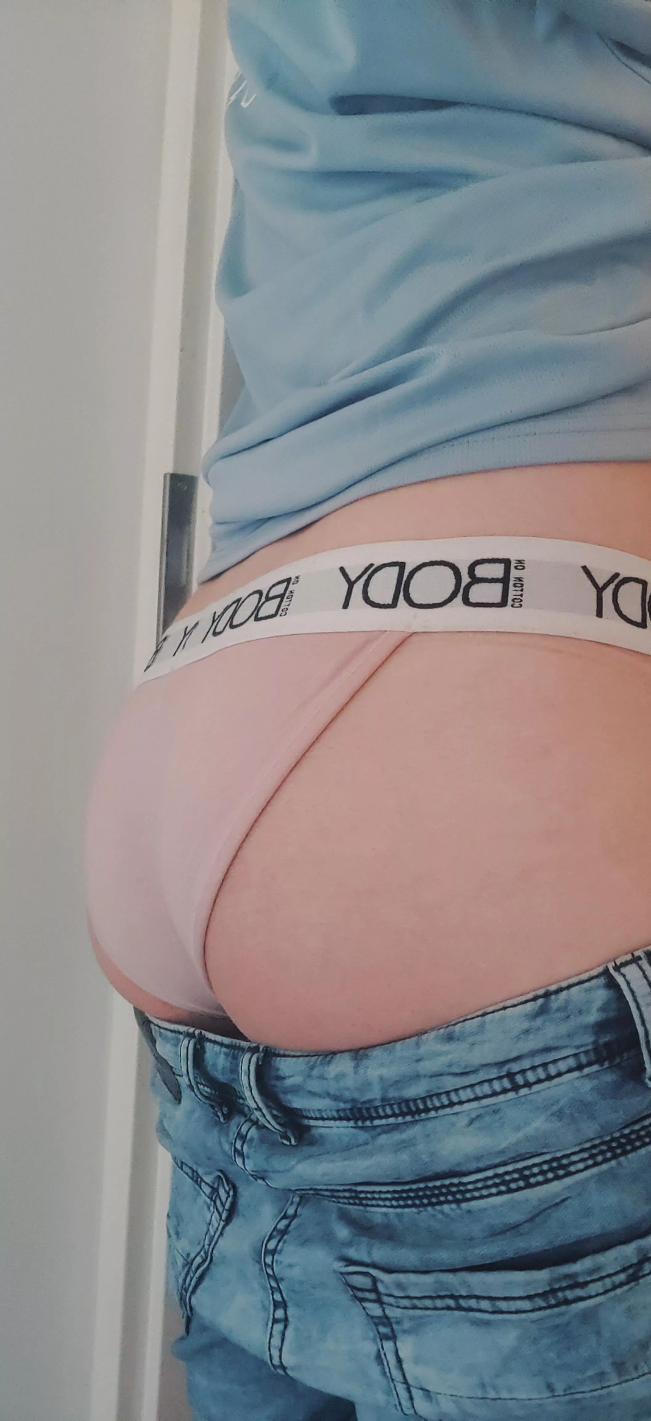 i prefer my shorts down 😊 posted by soifoundthis