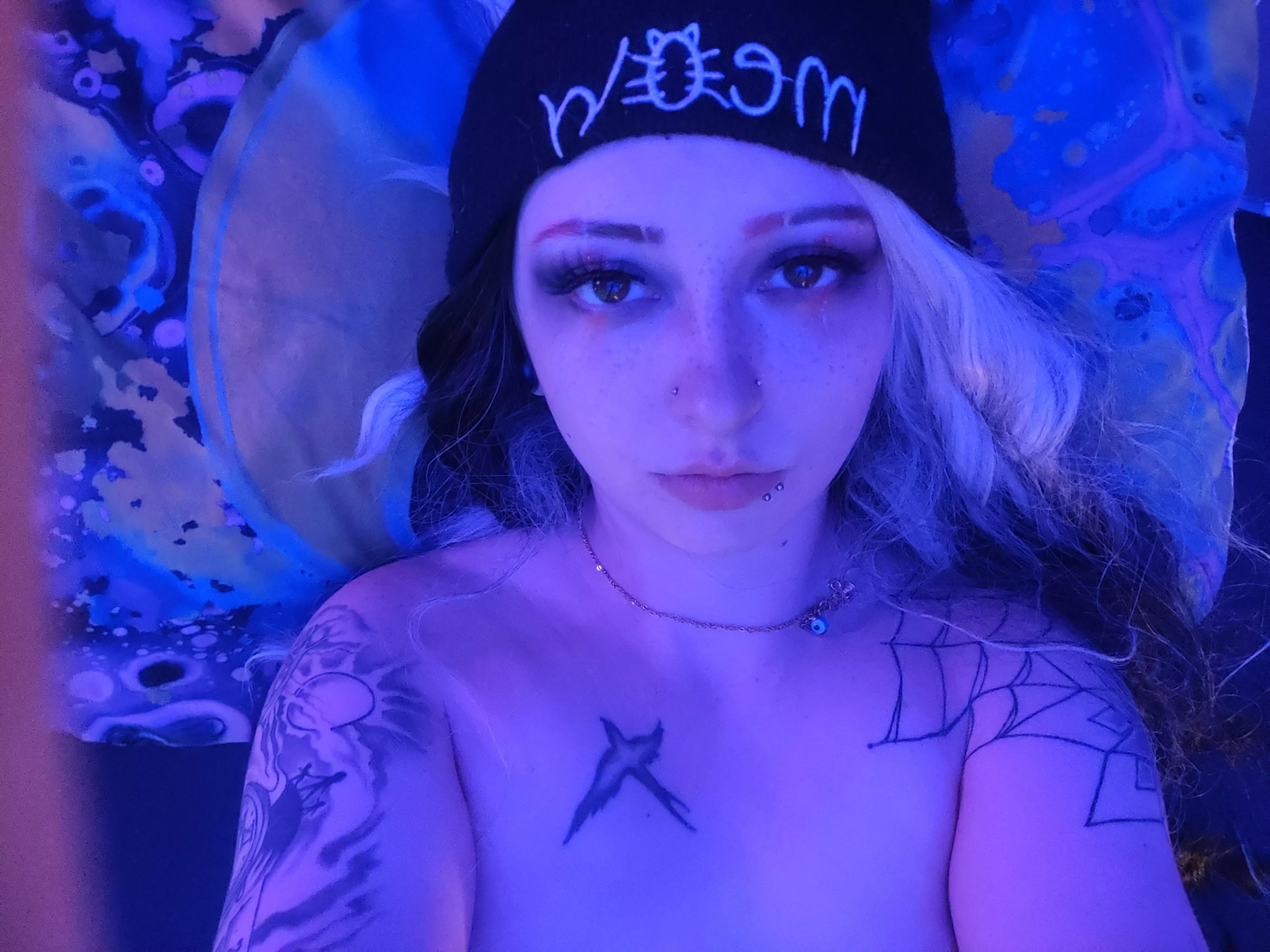 I present to you a tattooed girl 🖤 posted by xdream_scapex