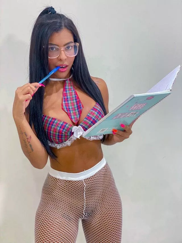 I promise be one good student 😇😇 posted by vicsouzaof