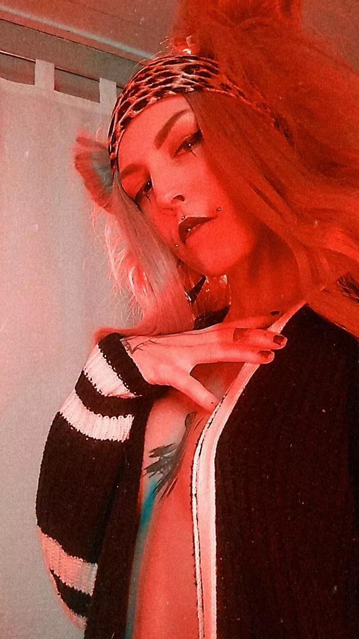 I rarely like pics taken from my phone but I really love this one🖤 posted by RxvenTheAlien