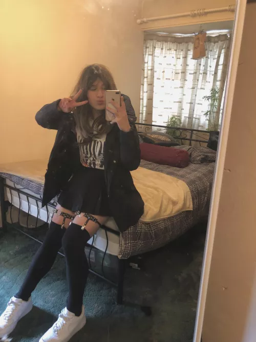 i really like these thigh highs <3 by sakuraesq