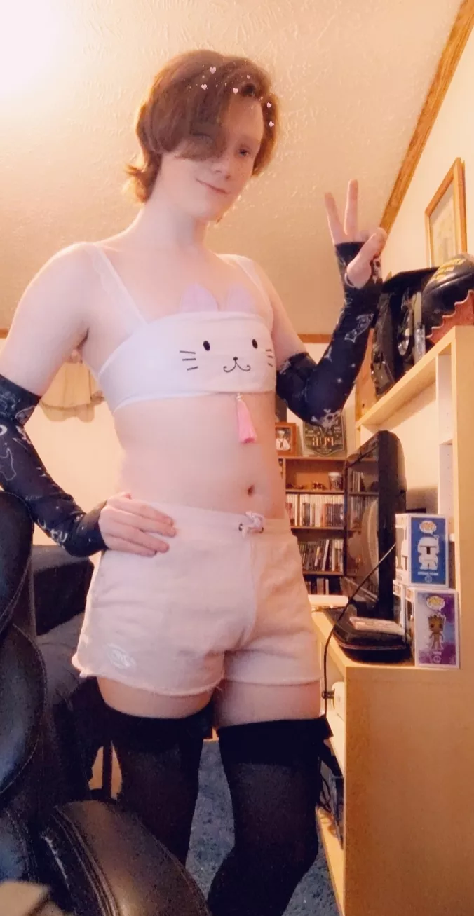 I really wanna snuggle rn🥺 posted by NooshieUwU