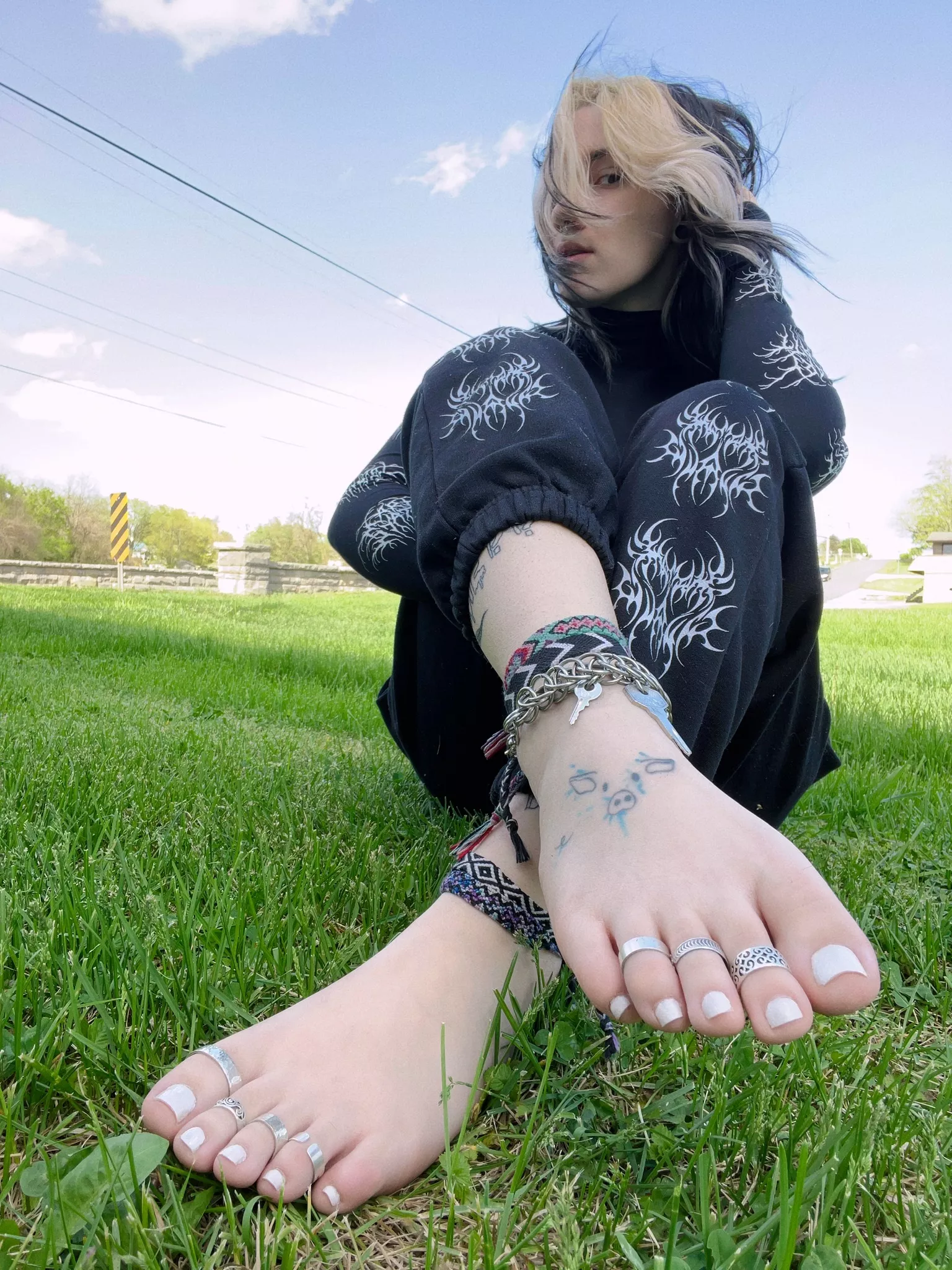 I really would you to suck my toes today posted by lexiegrll