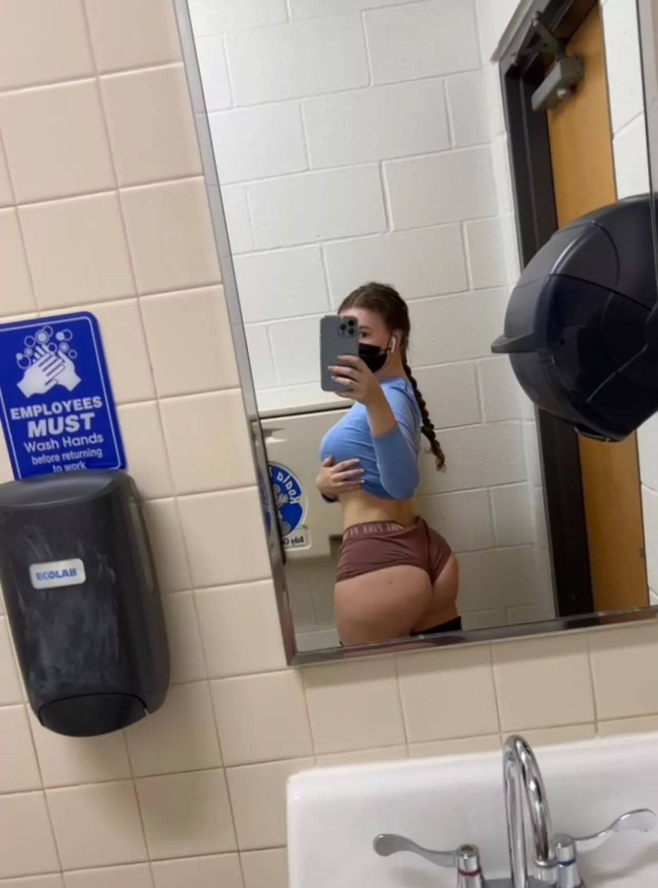 I see why people stare 🤷🏼‍♀️ [f] posted by realprettyangel