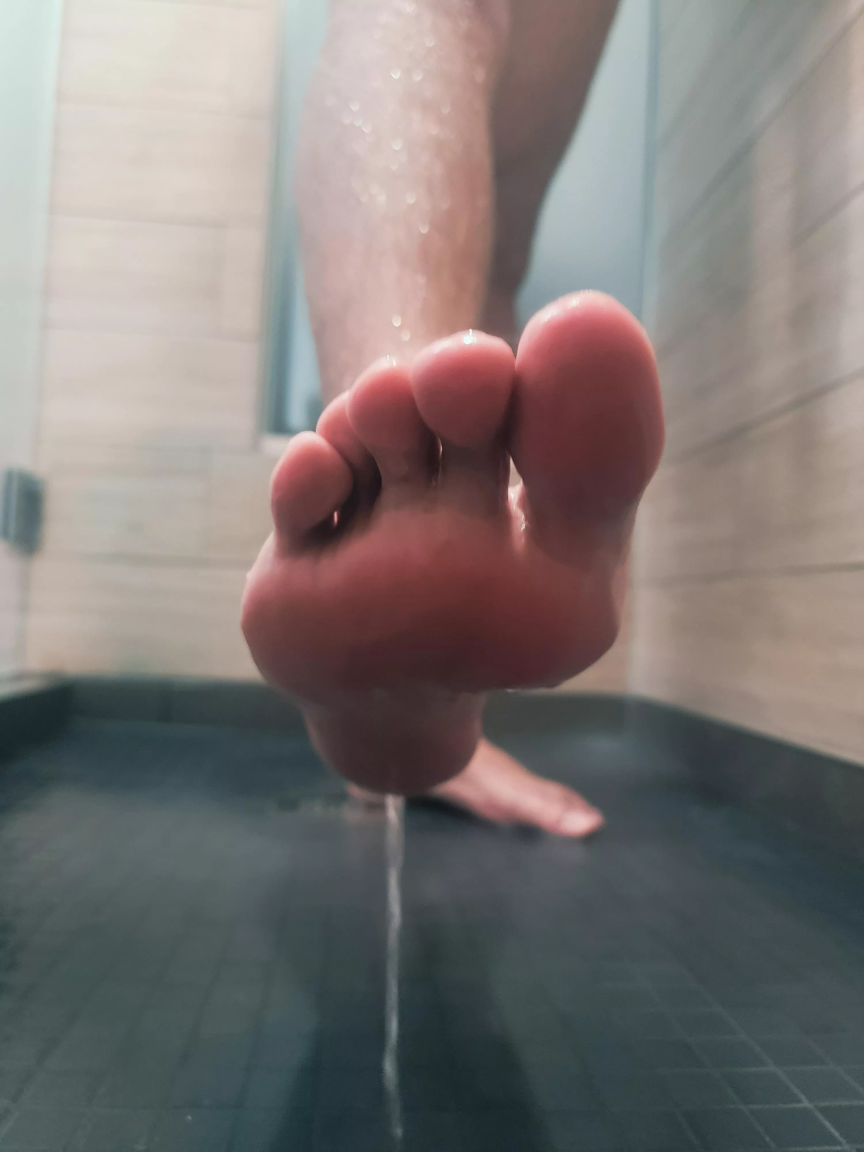 I see you looking at me feet while I shower. You want an up close view? 💦👣🚿 posted by LQL-DENVER