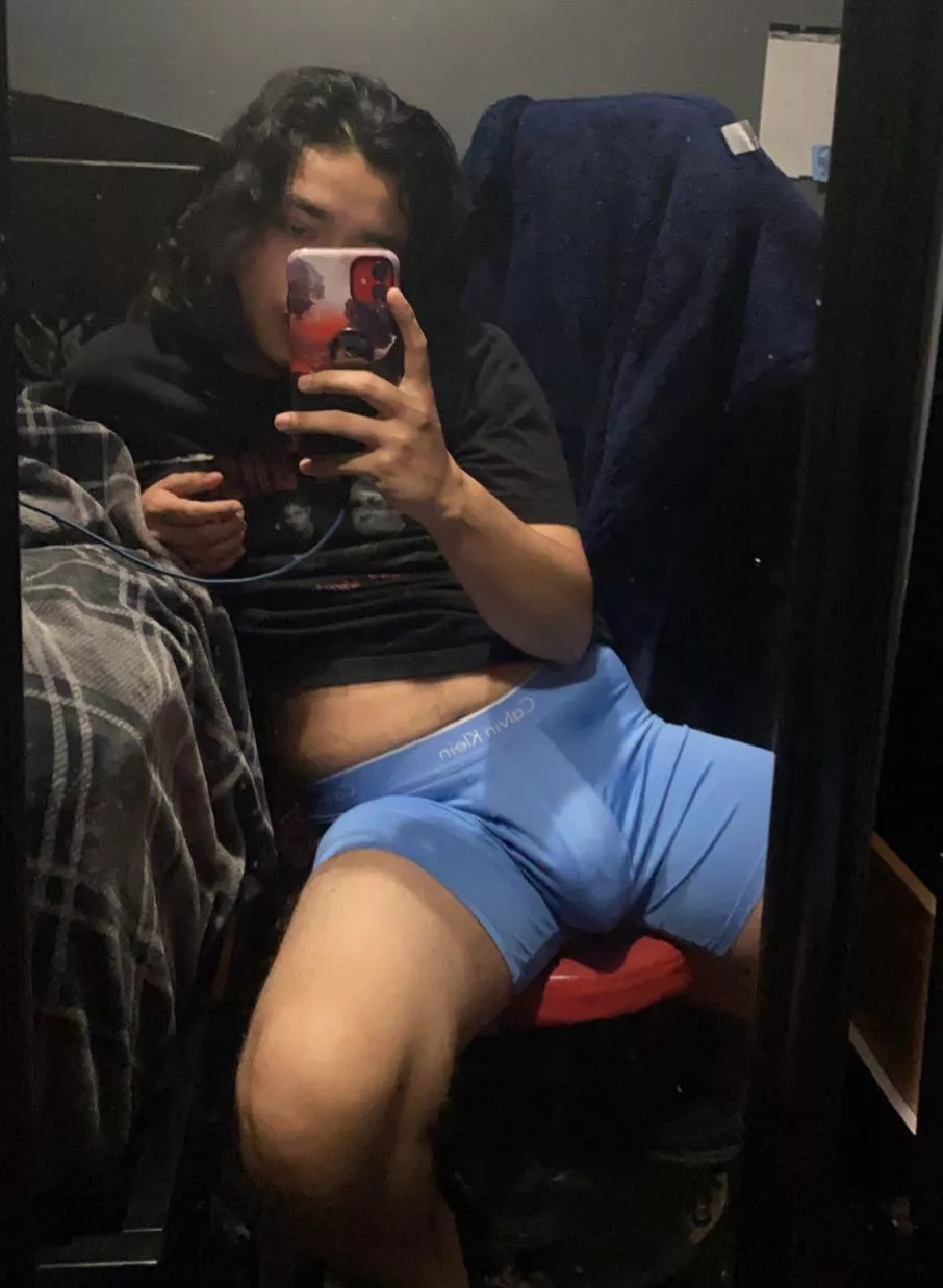 i should be sponsored from how i fill this pouch up. and stretch it out too posted by veinybeast