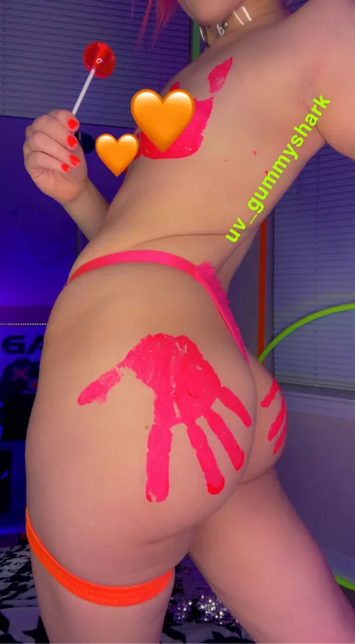 I TASTE AS SWEET AS THIS SUCKER 😏😏😏 WANT A LICK??? OF 💕 TOP 10% by uv_gummyshark