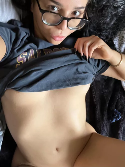 I think I look sexier with glasses than without 🤷🏻‍♀️ wanting to get a few pairs so I can change it up! by yalinadoesit