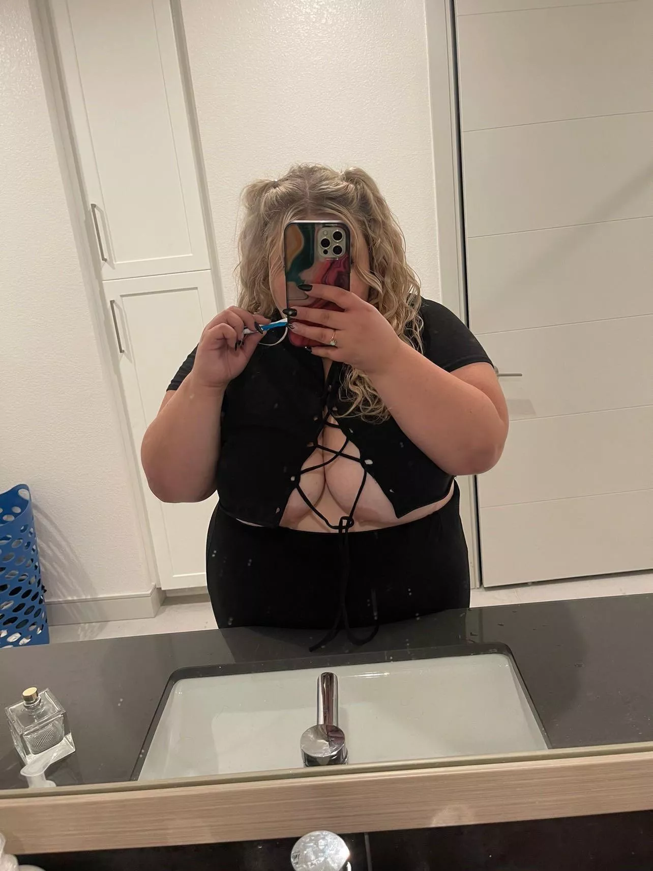 I think I need to fix my shirt 😉 posted by JanaClyde