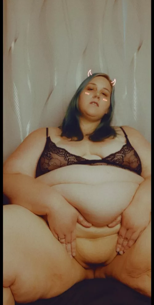 I think I'm quite delicious 😋💋 by BigBellaBabe420