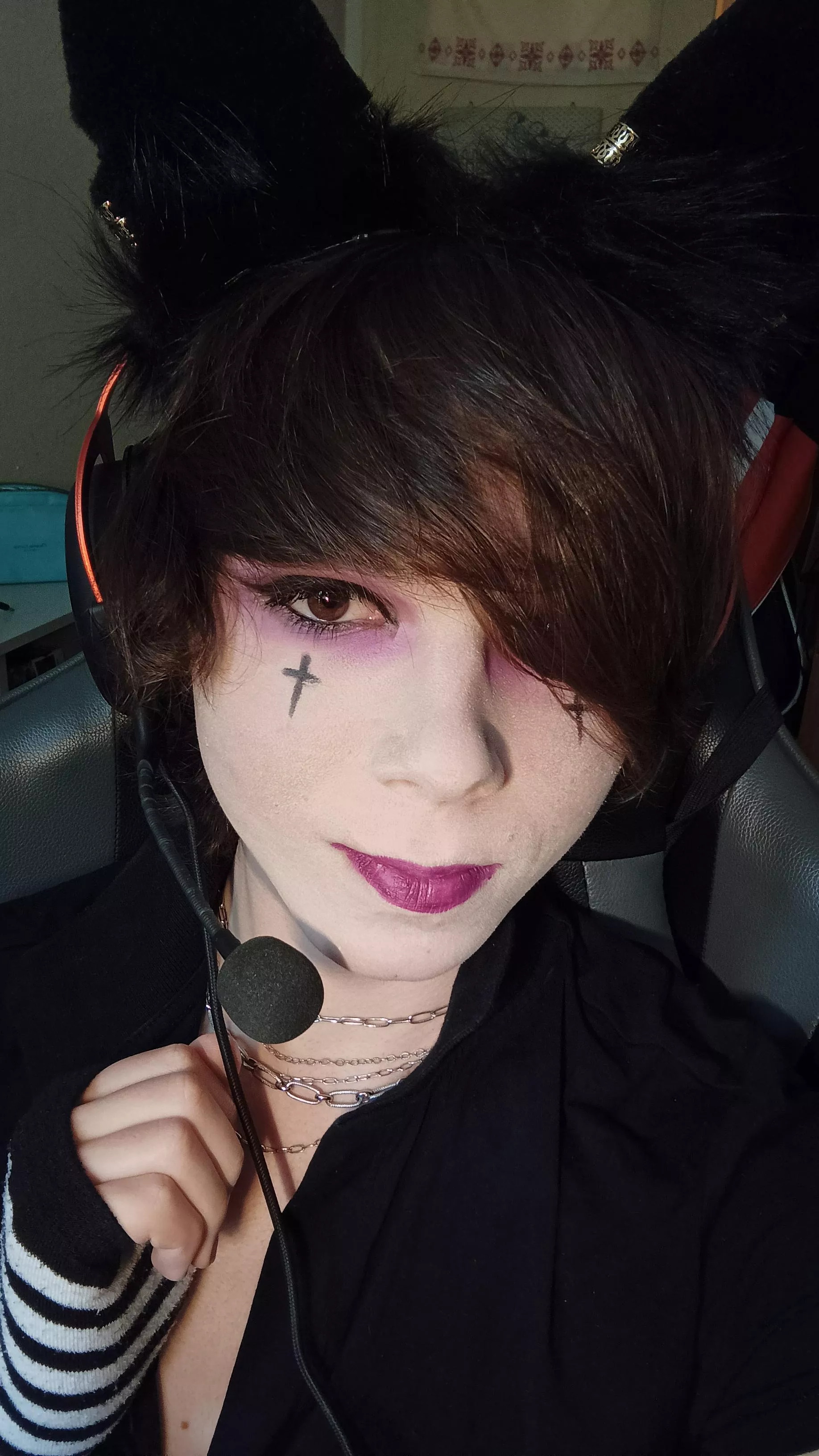 I think it's full moon today, I'm transforming into a cute wolf UwU posted by TheoTheBest300