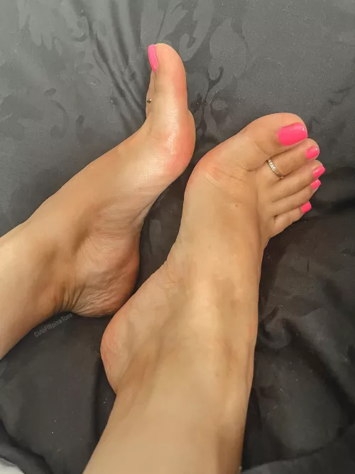 I think pink suits me by cutefilipinatoes