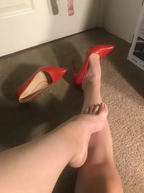 I think red is my color… by BetterThanStarlight