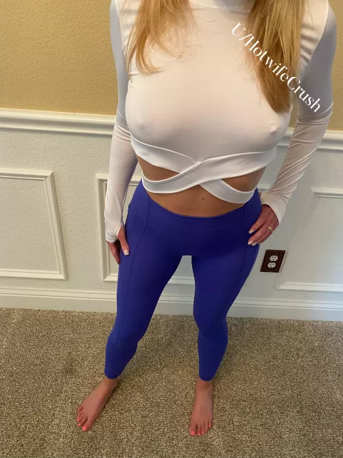 I think you’d notice me at the gym (F) 45 by HotwifeCrush