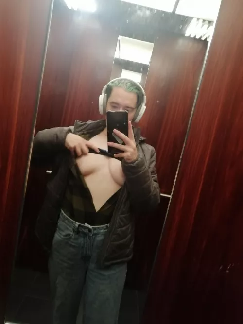 I [TM] wanna be put on display and freely used by the public by donthavethisaccount