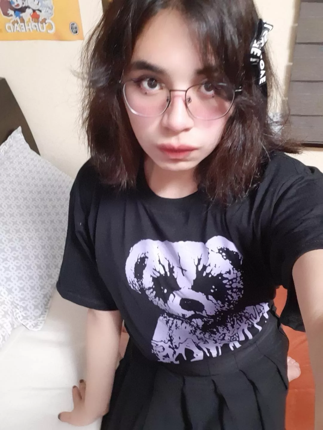 I tried a (kinda) goth look, and wanted to share it with you~ posted by niconitsu