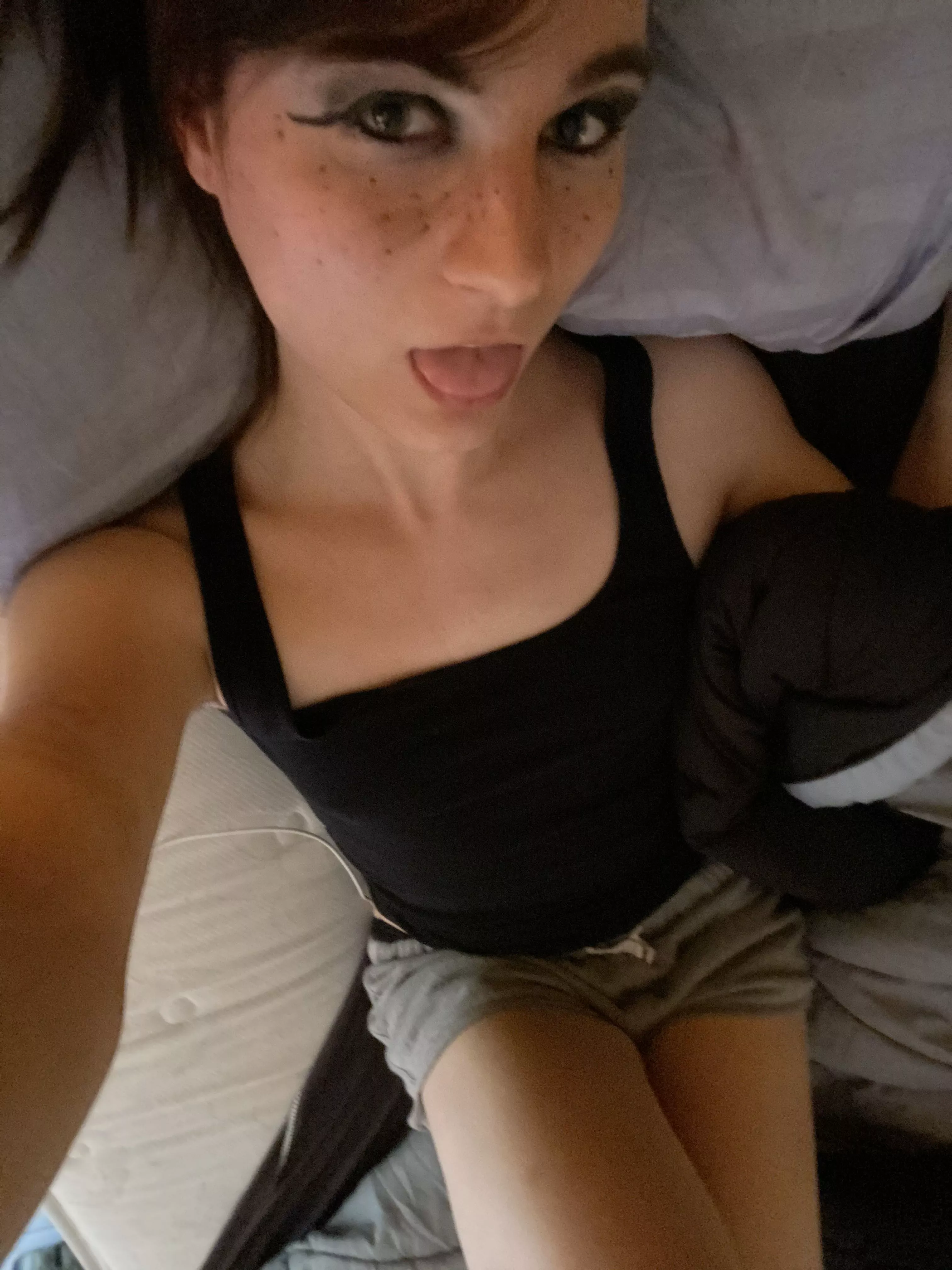 I tried doing one of those fancy selfies where it looks like I'm standing up but I'm lying down >.< posted by AvaShade