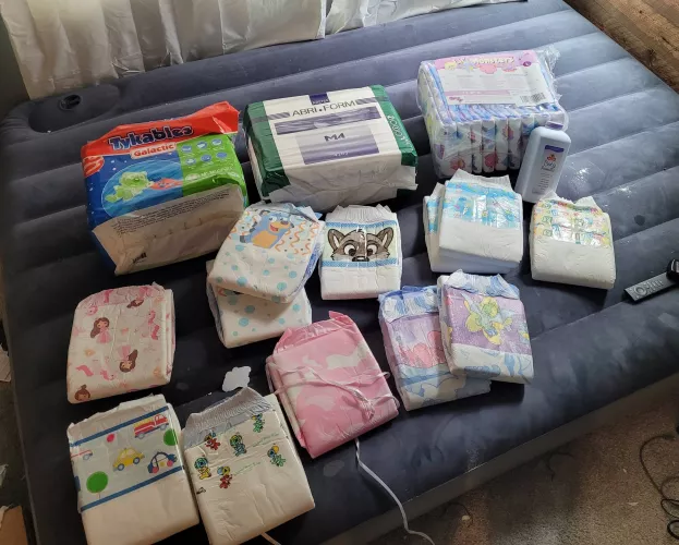 I ugh, like diapers 🤷🤷 (stash pic) by Badabing25