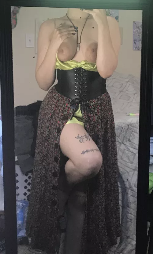 i wanna be someone’s little emo cumslut 😫 by pr3ttyd3adgirl