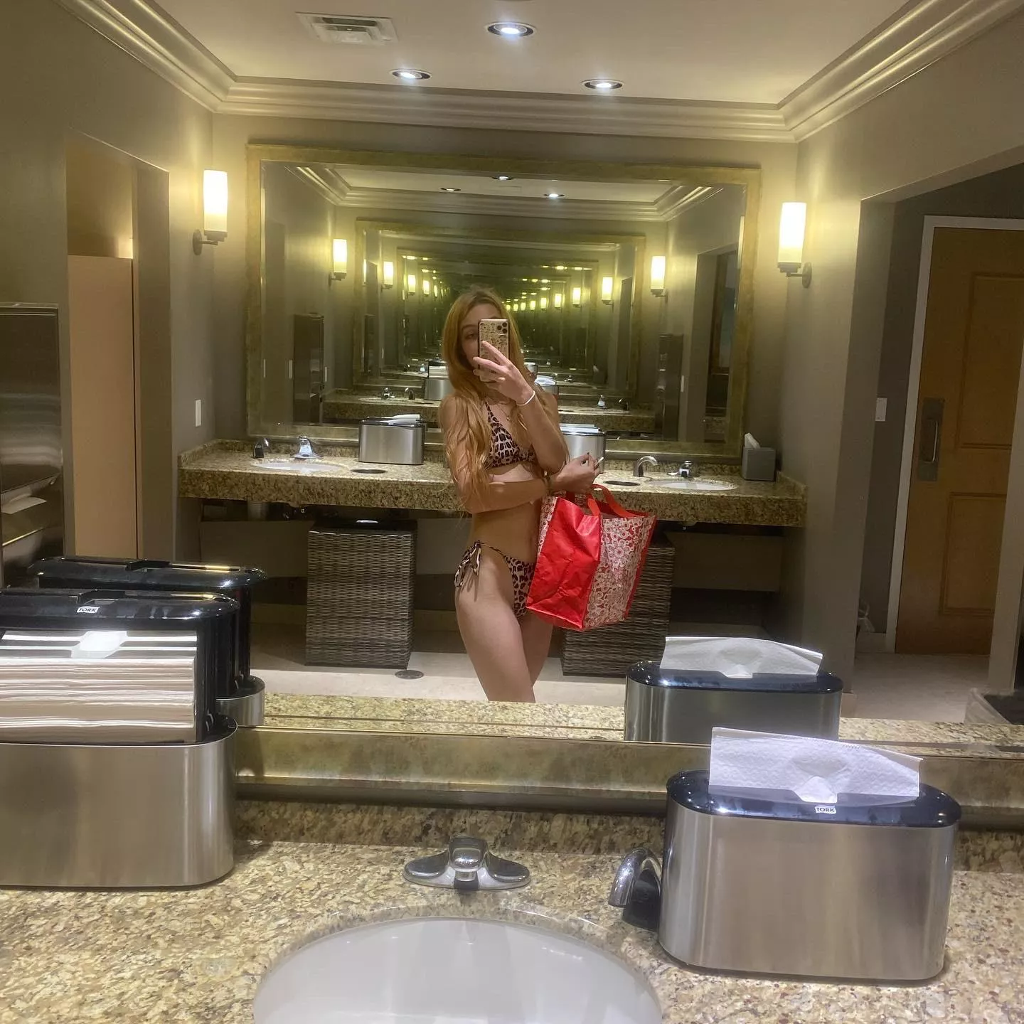 I wanna go back to the beachhh😭 posted by Complex-Astronaut-36