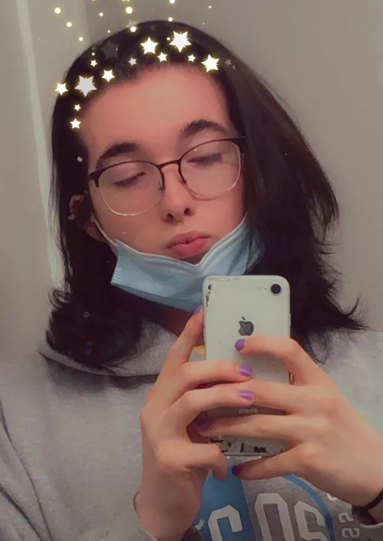 I wanna kiss someone😚 posted by Femboi-Cutiee