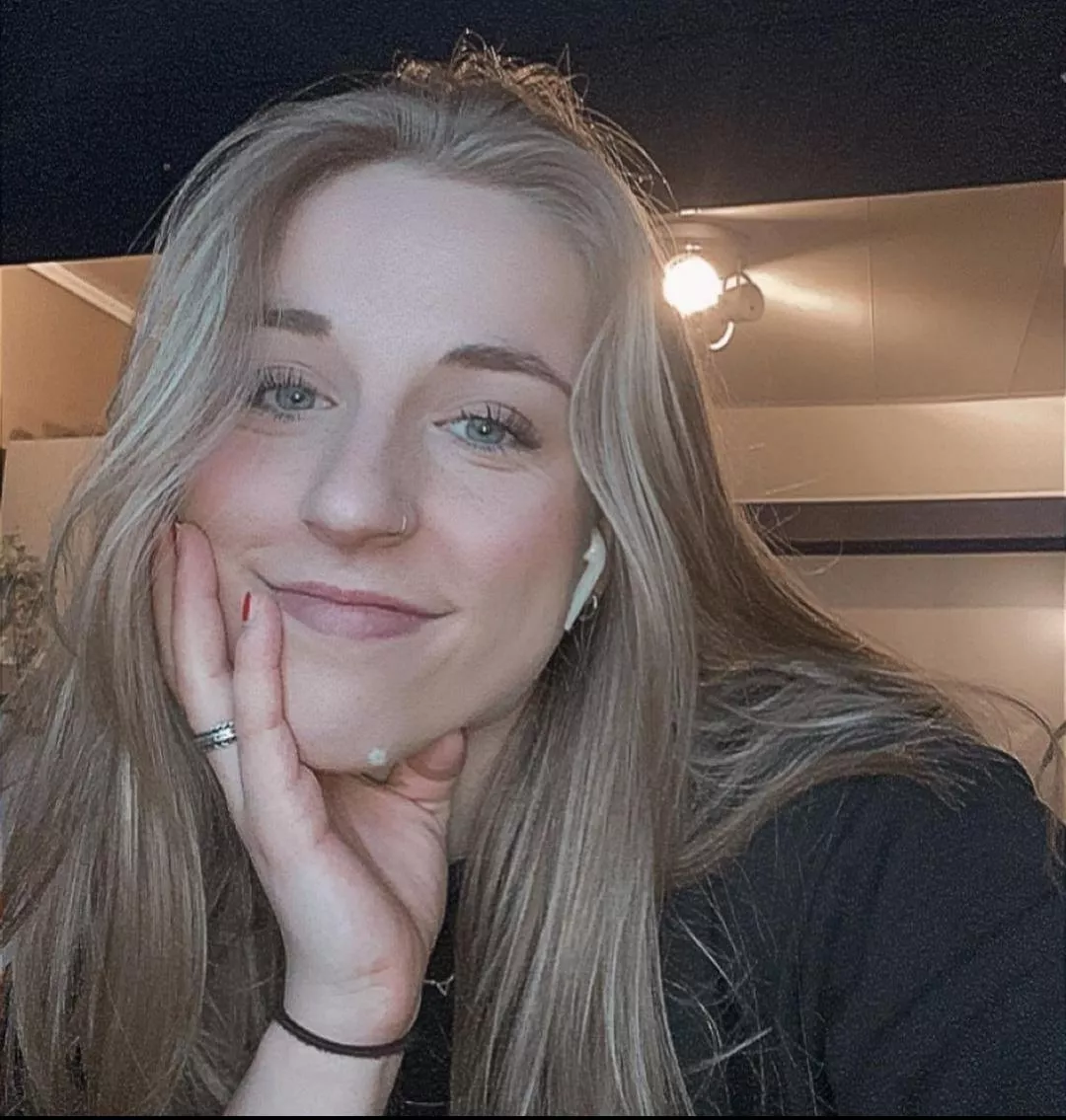 i wanna see her get cocked. if you can hit me up on kik: entire_relief posted by love_sami_sillito