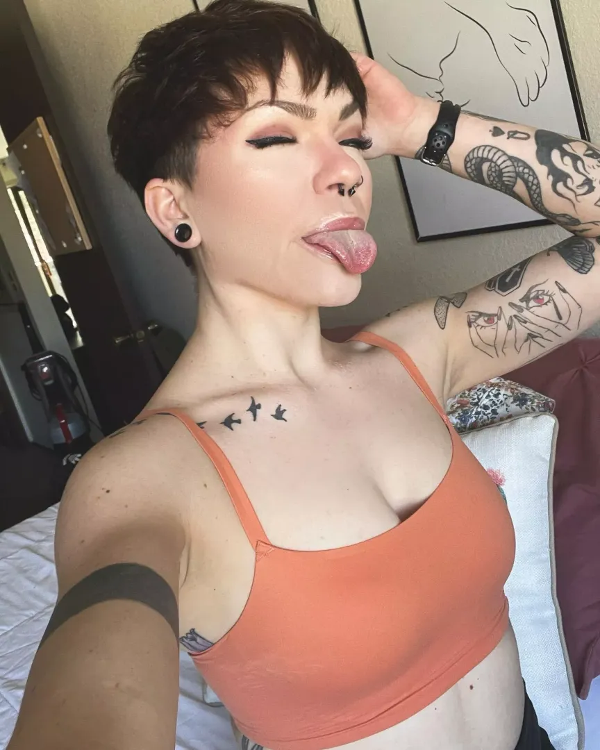 I wanna use my tongue on something 😝 posted by Itsval2122