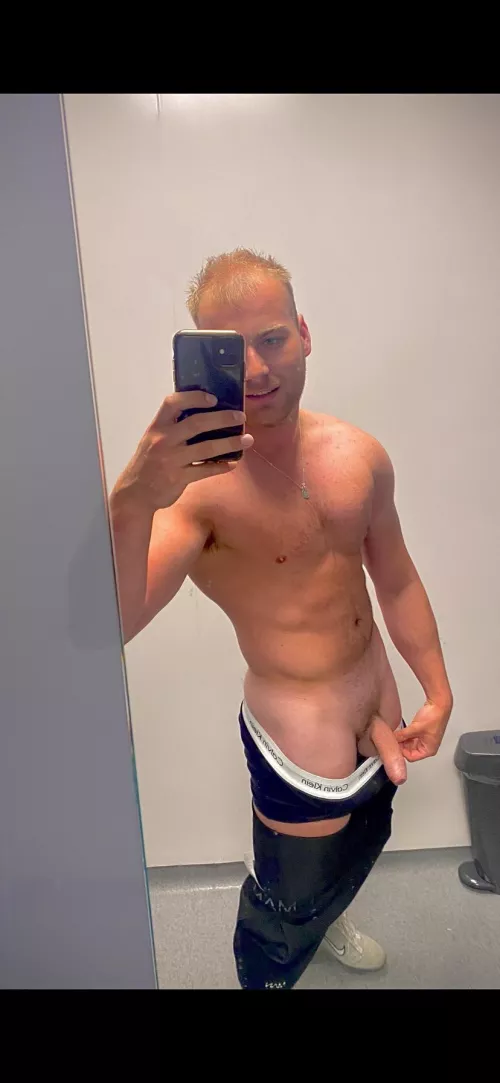 I want a changing room blowjob by fitneszfreddie