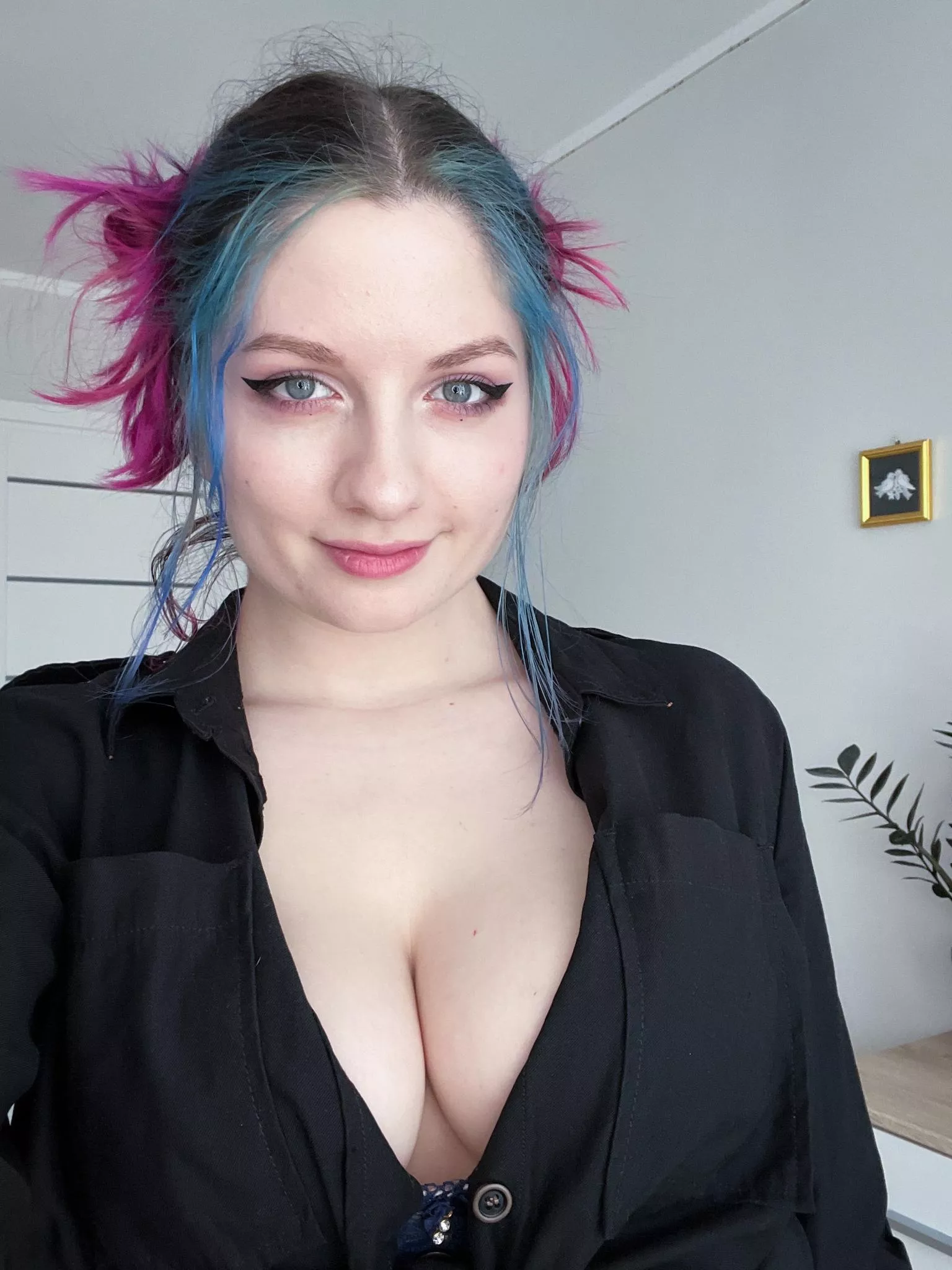 I want a hug [f] posted by Littlest_Fern