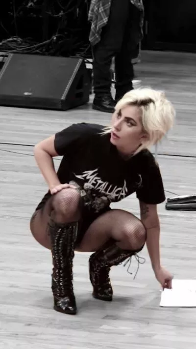 I want her to squat her ass on me, just like that. posted by Kyle_Singer