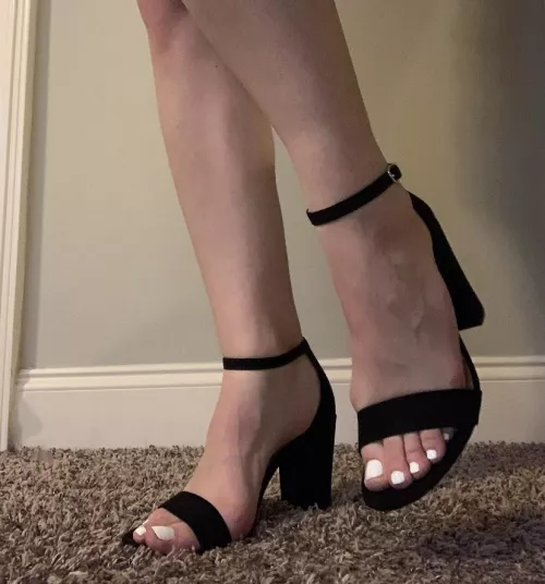 i want kisses on each toe by whorrorbaby