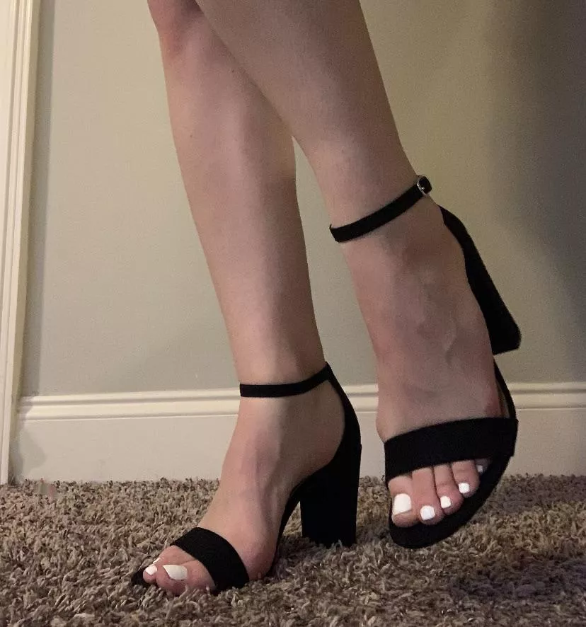 i want kisses on each toe posted by whorrorbaby