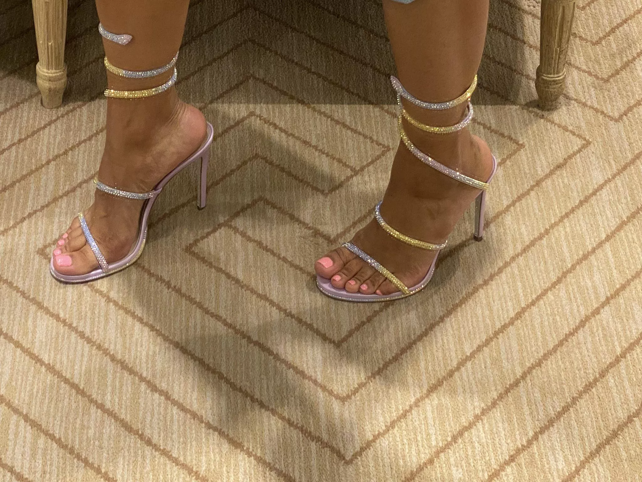 I want these designer heels so bad ! My pink toes look so good in them. posted by iwant2bskinny