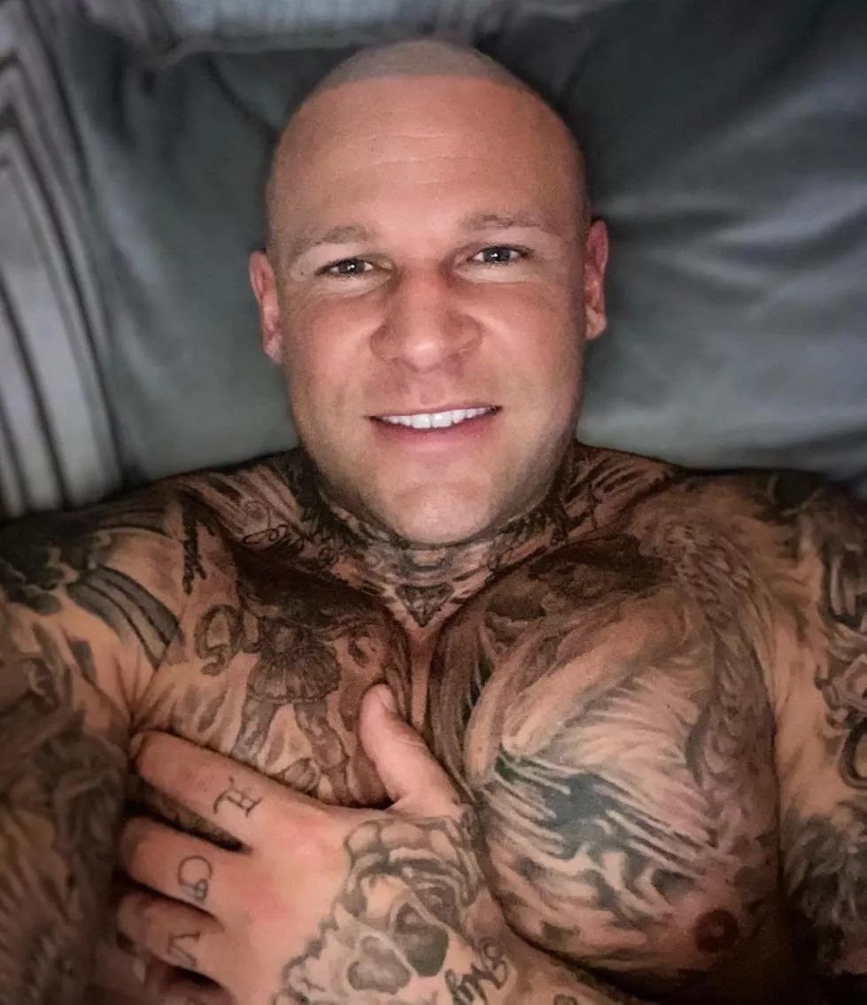 I want to be exposed as the cock loving f@g I am posted by Shot_Hunter_3985