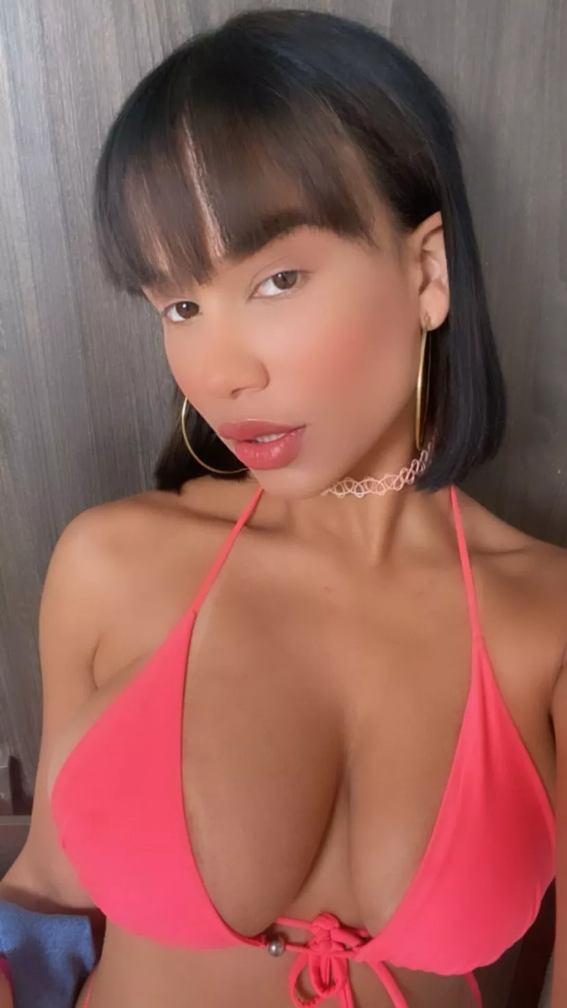 I want to fuck one lucky Redditor. Who wants to be the one?🥰 posted by PerryAllison