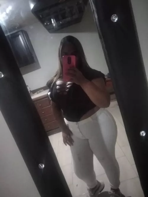 I want to keep gaining weight and I am willing to please whoever helps me keep gaining weight by mariansexi14