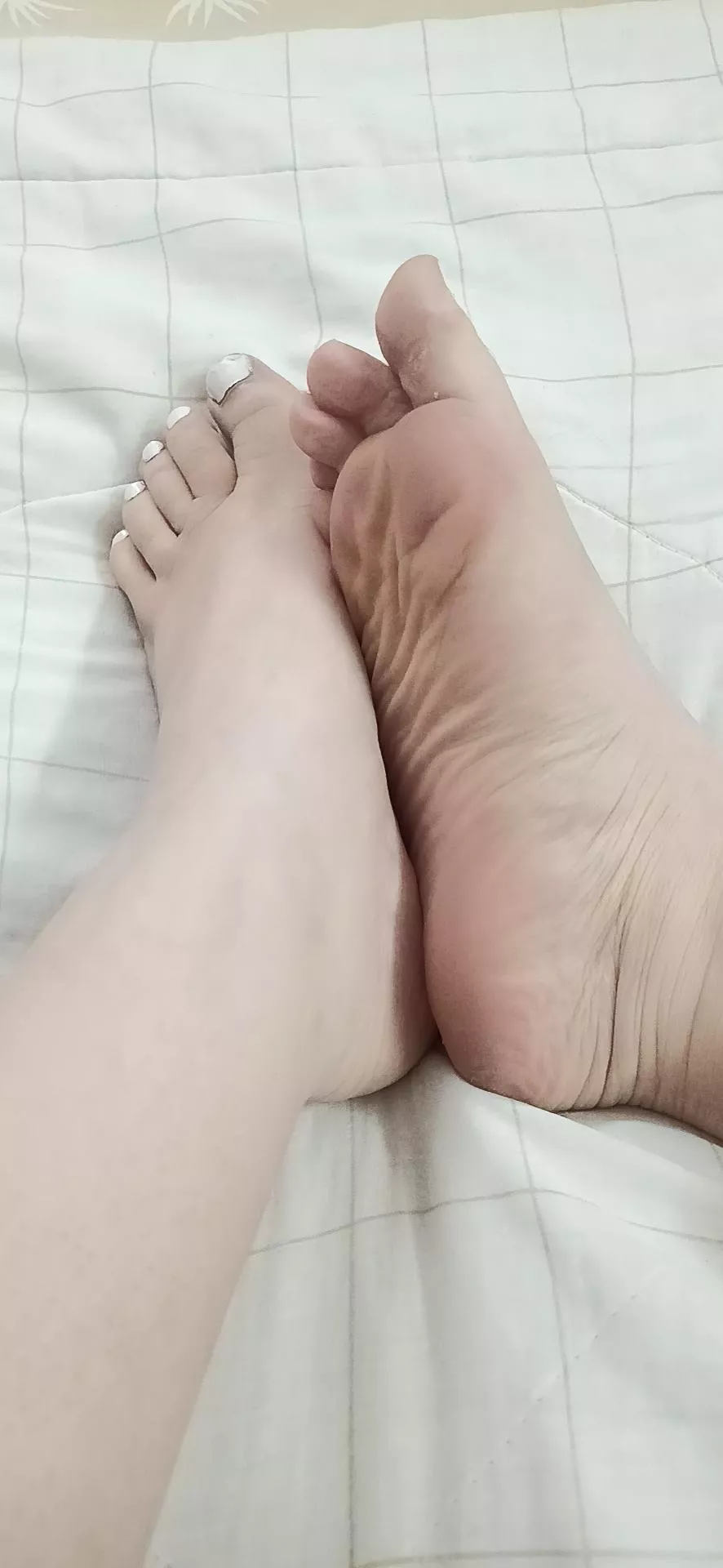 I want to take control over you with my feet 🔥😈 posted by Freyita79