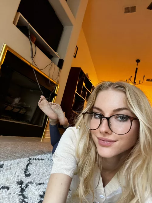 I want ur dick in me by Kyliesfeettt