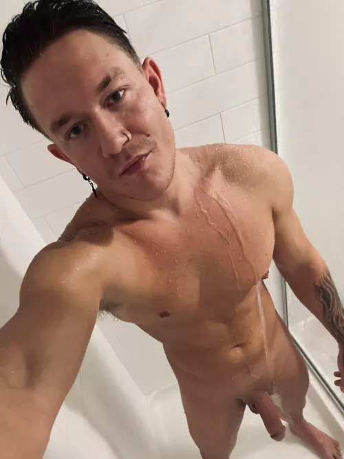 I want you on your knees. by Coleanthonyxxx