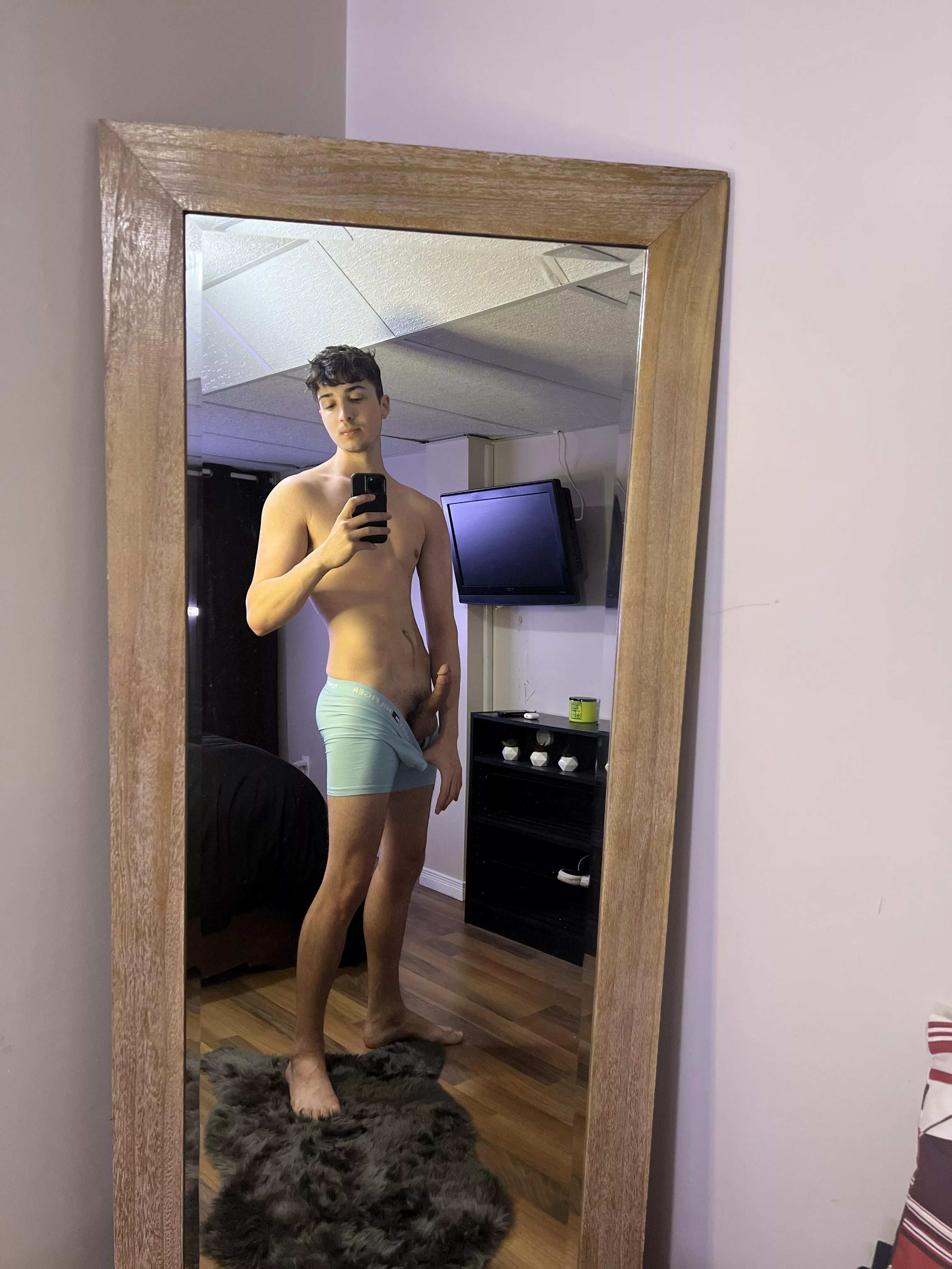 I want you to cum on my feet posted by sadboycad