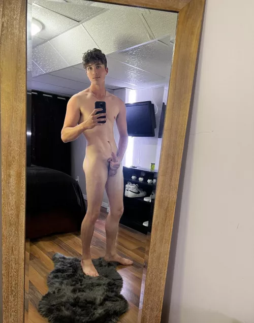 I want you to cum on my feet by sadboycad