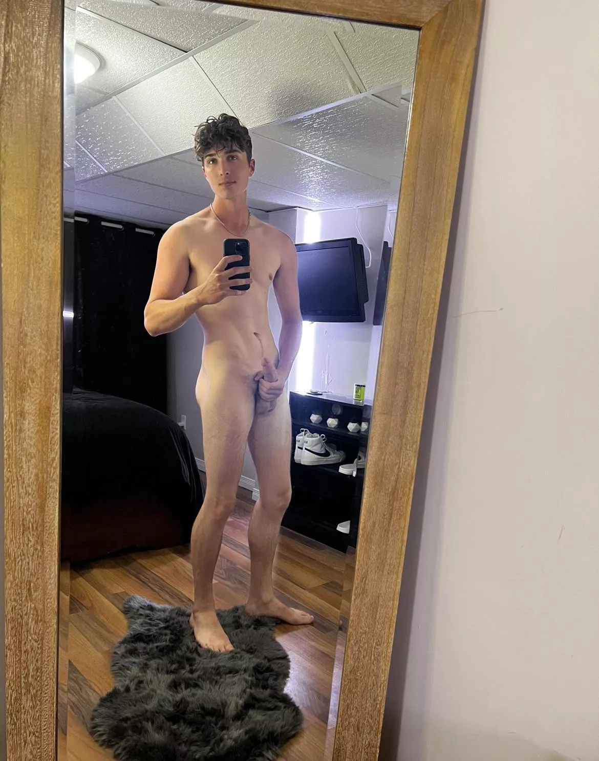 I want you to cum on my feet posted by sadboycad