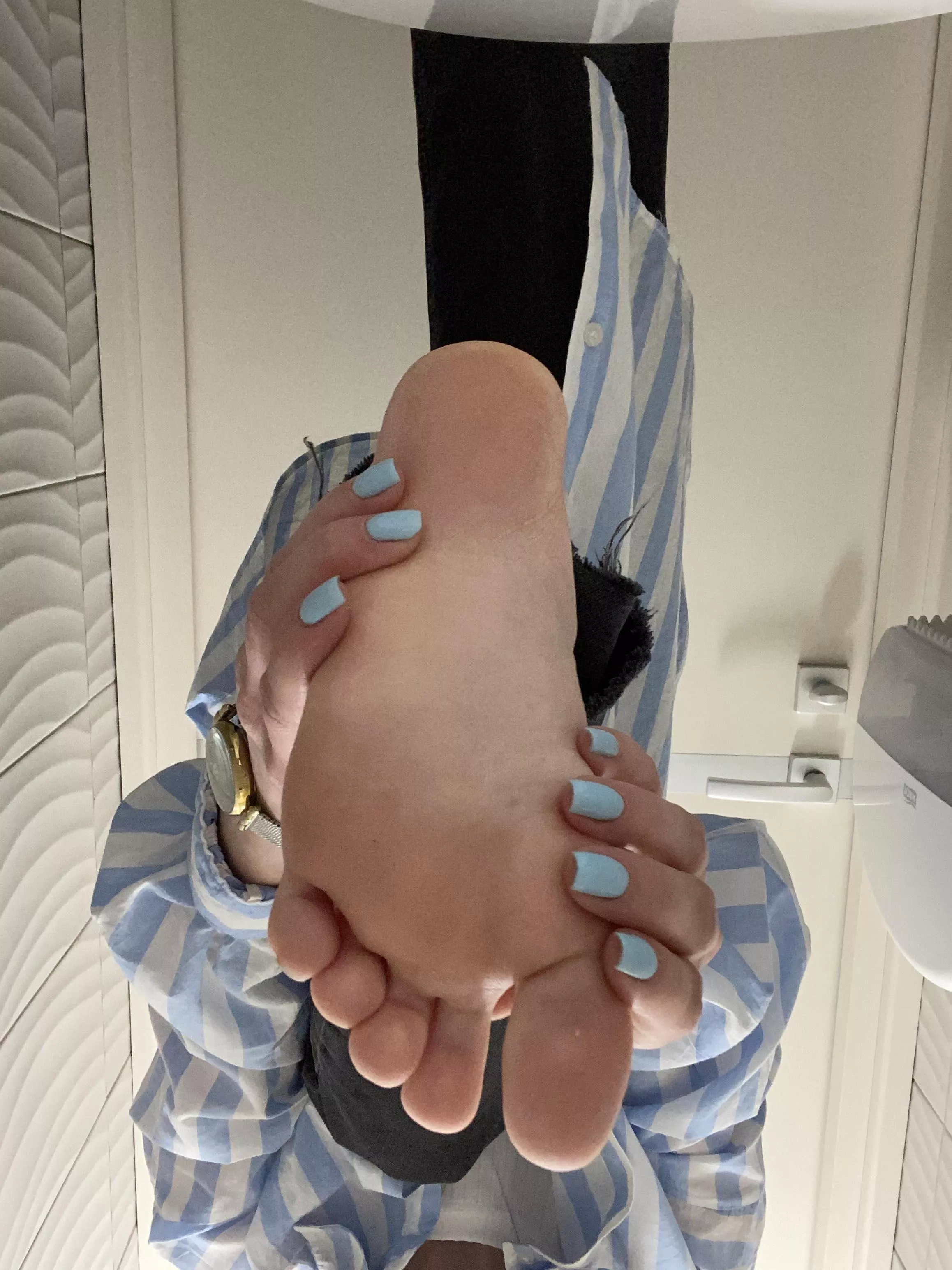 I want you to kiss every toe on my foot^^ posted by pantylessmiss