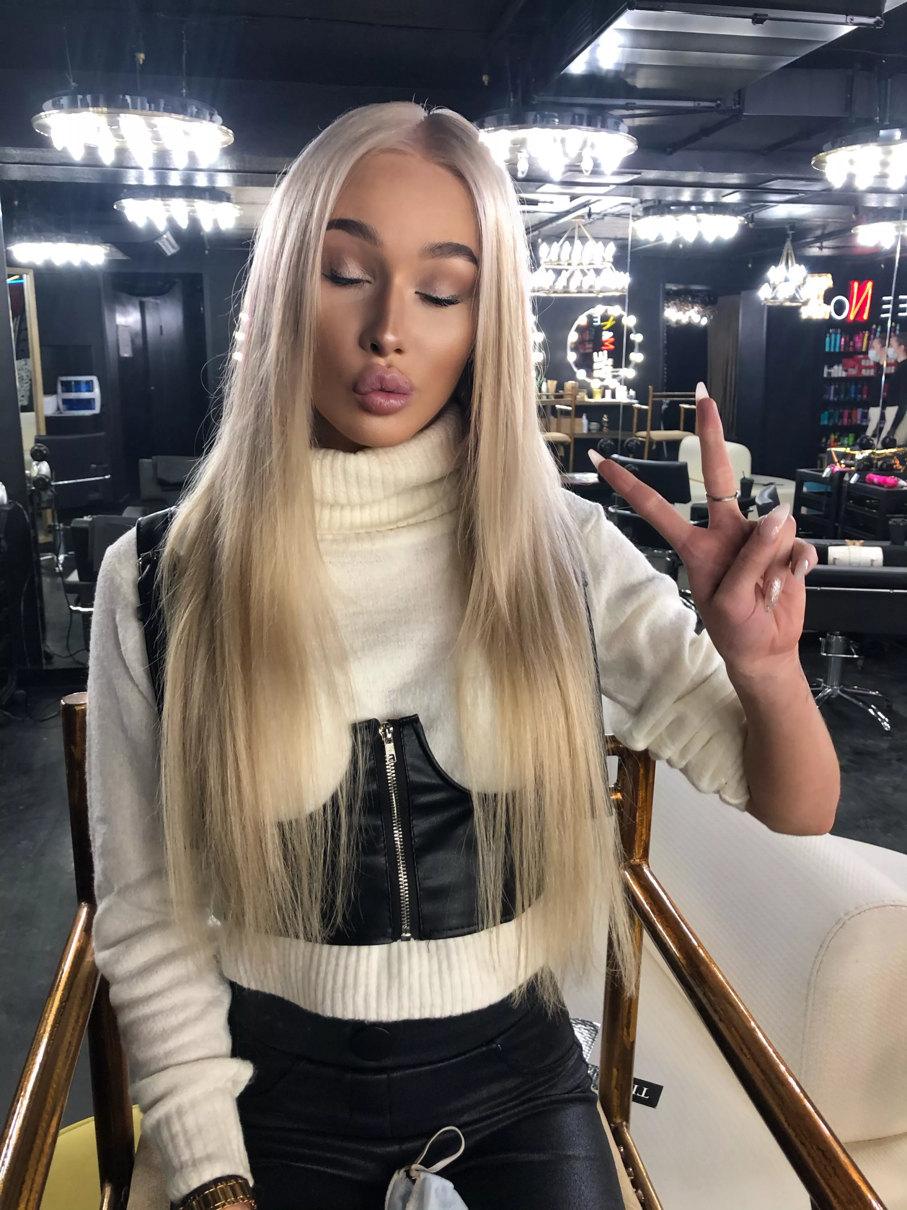 I want you to tear my clothes off my body. 😜😈 posted by evaelegant