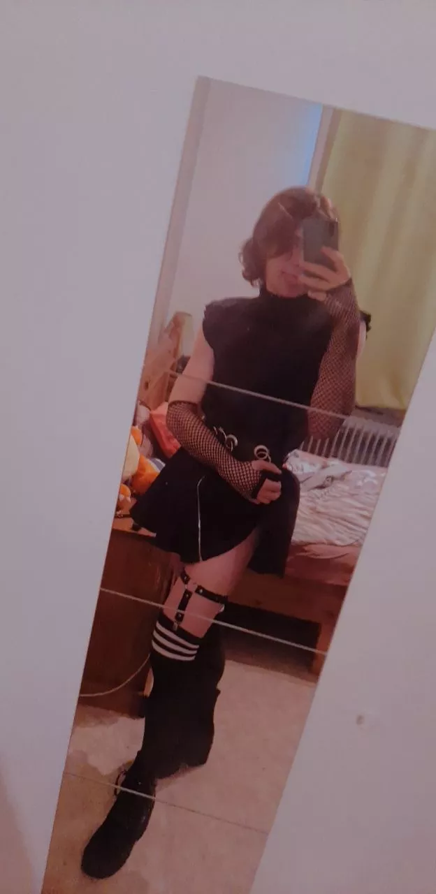 i wanted to share this picture too :3 hope you dont mind 👉🏻👈🏻 posted by reika-femboy